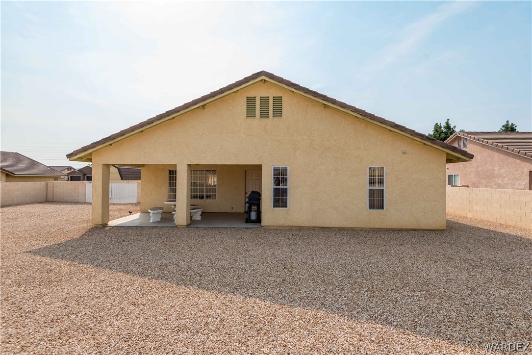 4305 East Cane Ranch Road Kingman, AZ 86401 - Photo 34 of 38 a view of a house with backyard