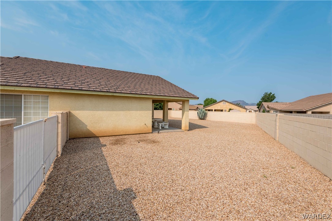 4305 East Cane Ranch Road Kingman, AZ 86401 - Photo 38 of 38 a backyard of a house with table and chairs