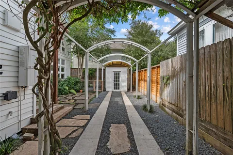 $1,499,000 | 413 Woodland Street, Houston, TX 77009