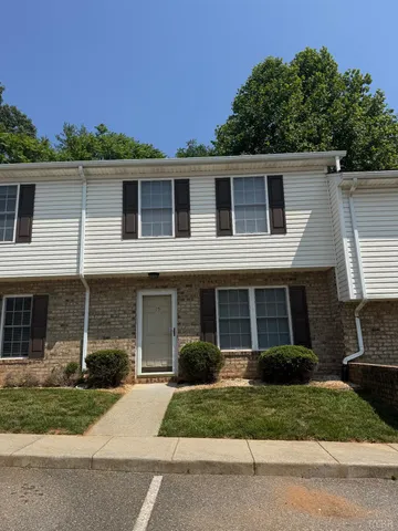 $181,900 | 2004 Wards Ferry Road, Unit 15, Lynchburg, VA 24502