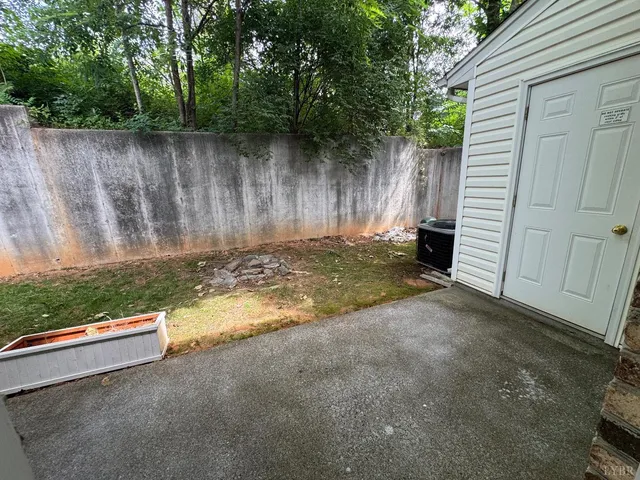 $181,900 | 2004 Wards Ferry Road, Unit 15, Lynchburg, VA 24502