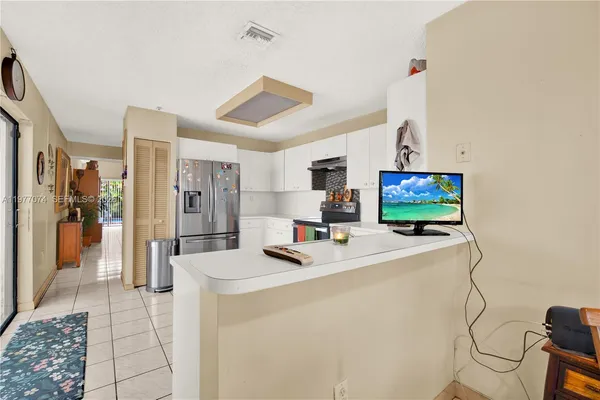 $900,000 | 10528 Southwest 118th Place, Miami, FL 33186