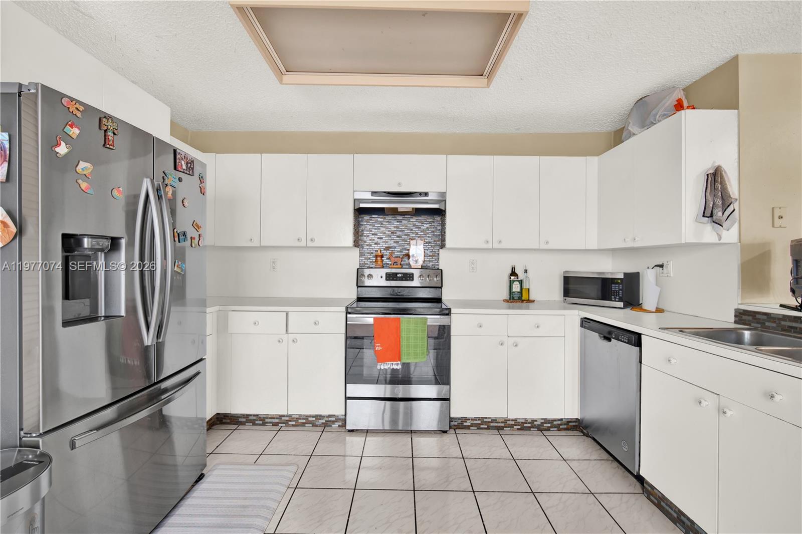 10528 Southwest 118th Place Miami, FL 33186 - Photo 17 of 45