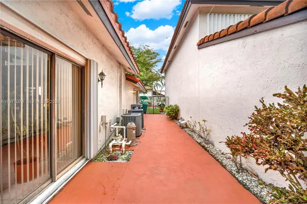 $900,000 | 10528 Southwest 118th Place, Miami, FL 33186