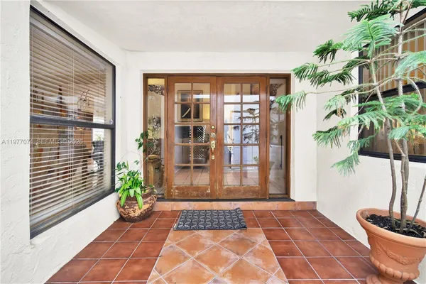 $900,000 | 10528 Southwest 118th Place, Miami, FL 33186