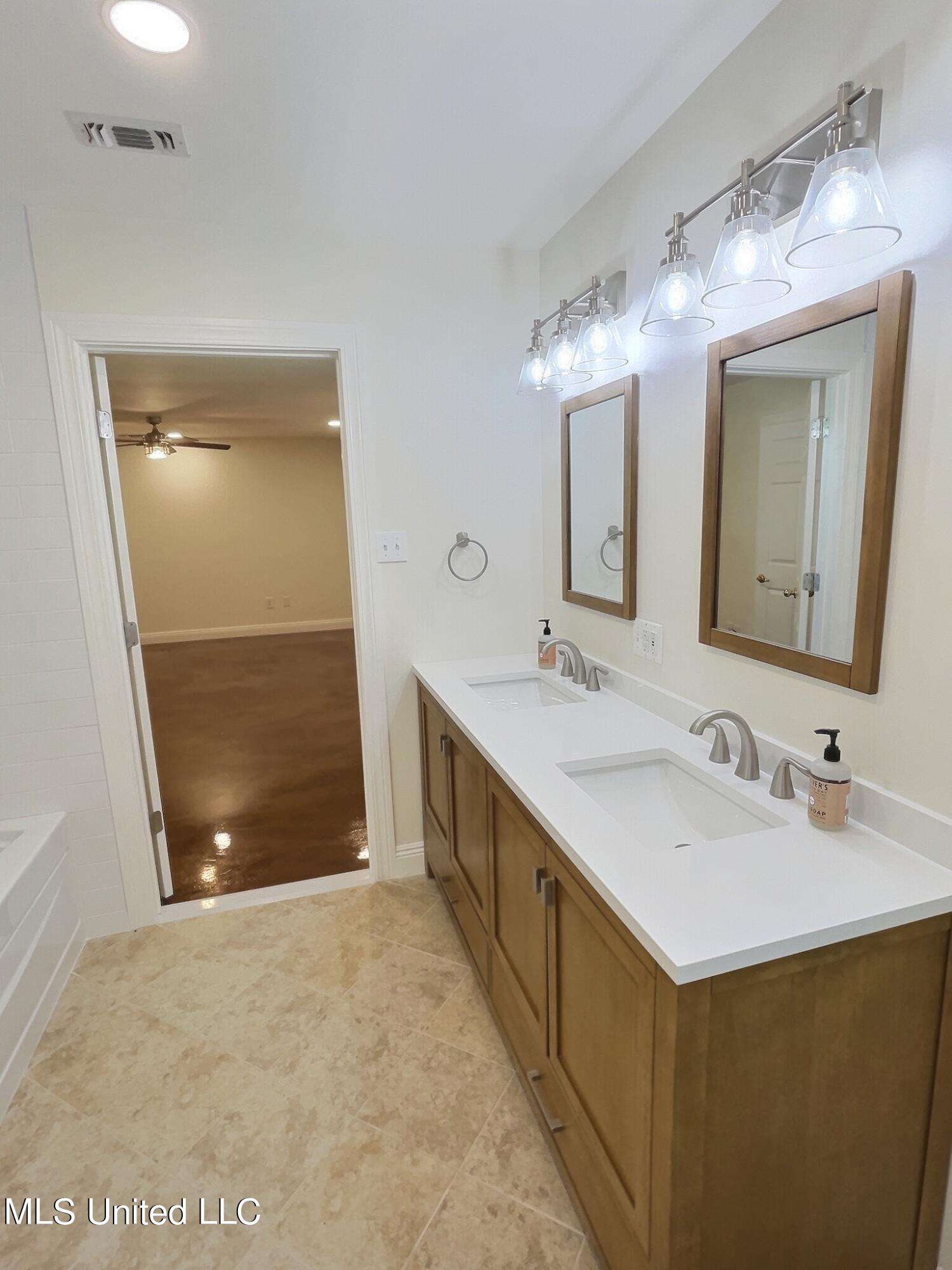 14132 Lumpkin Road Gulfport, MS 39503 - Photo 18 of 33 IMG_8536