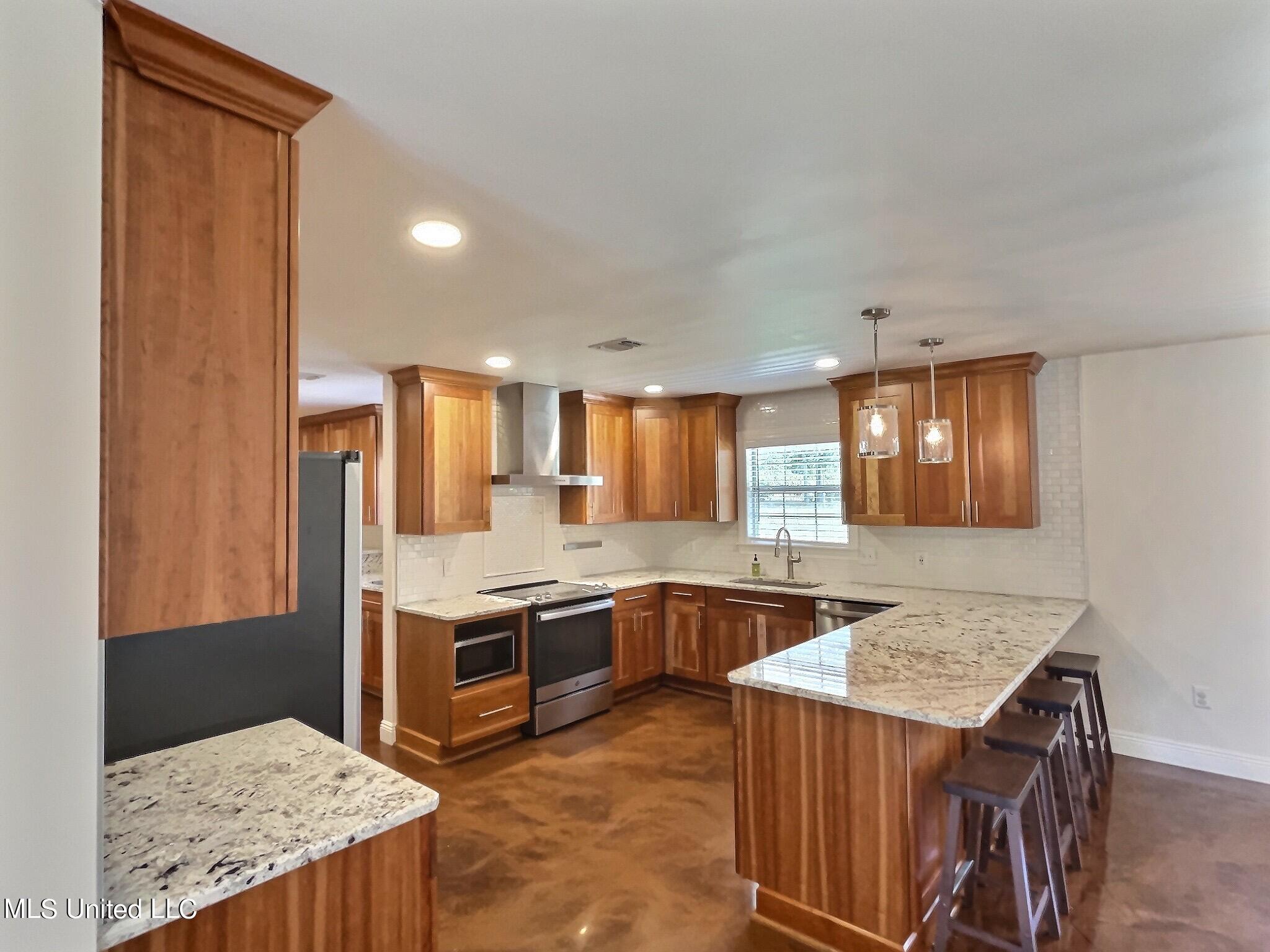 14132 Lumpkin Road Gulfport, MS 39503 - Photo 5 of 33 IMG_8530