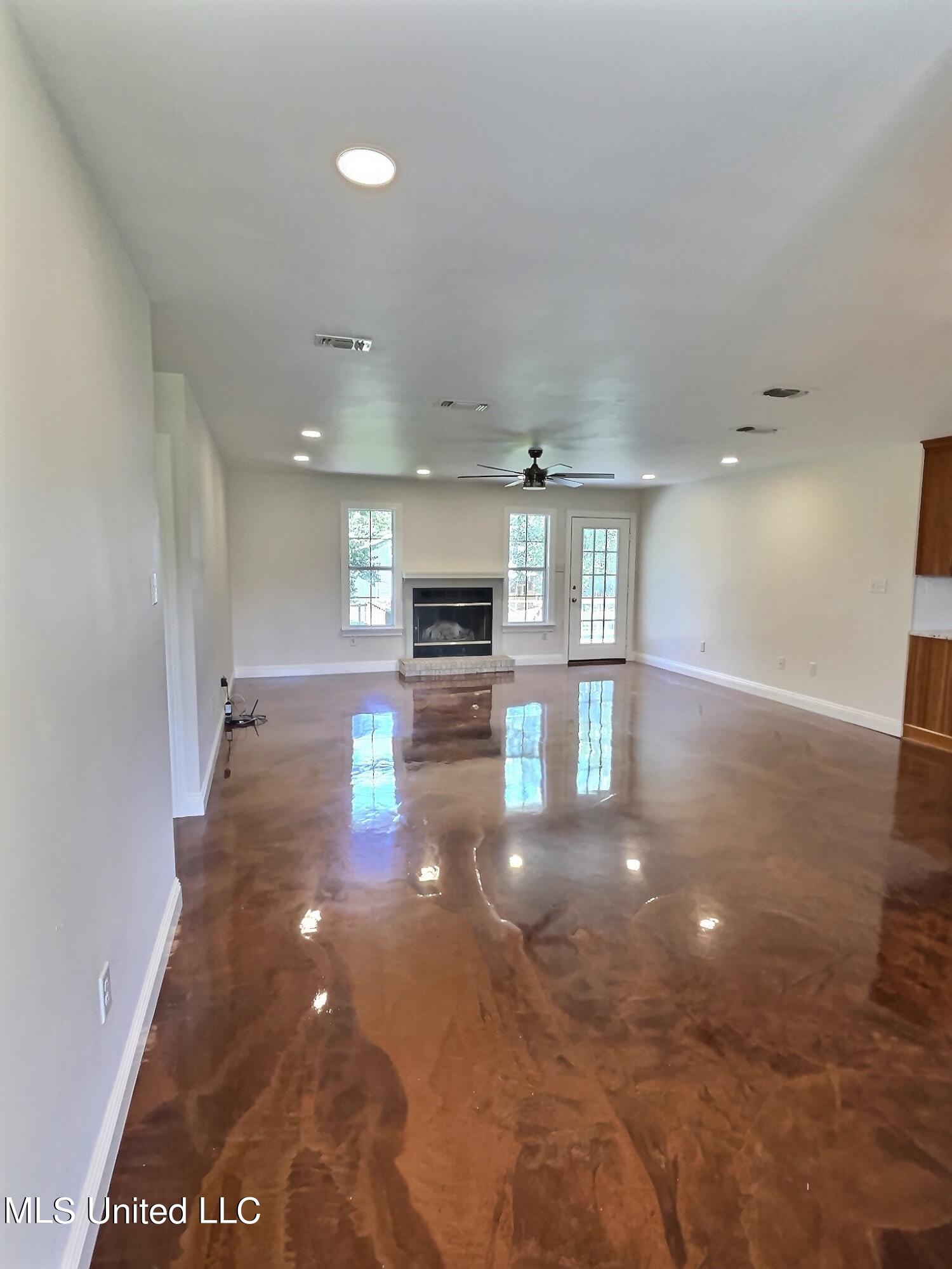 14132 Lumpkin Road Gulfport, MS 39503 - Photo 6 of 33 IMG_8526