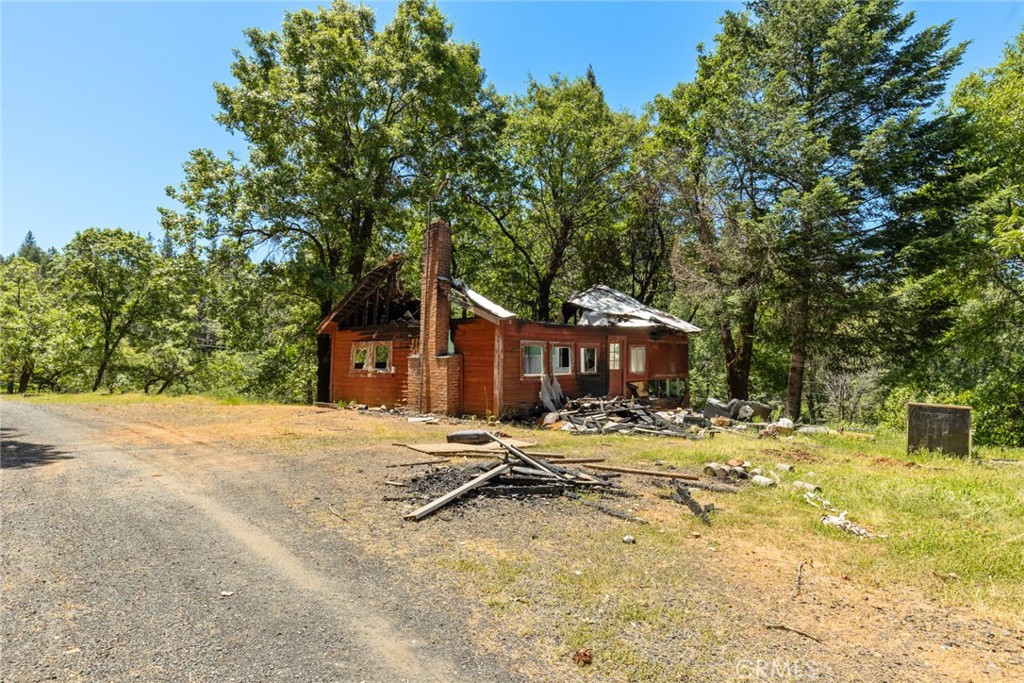 4939 Big Bend Road Oroville, CA 95965 - Photo 5 of 16 a view of a yard with large trees