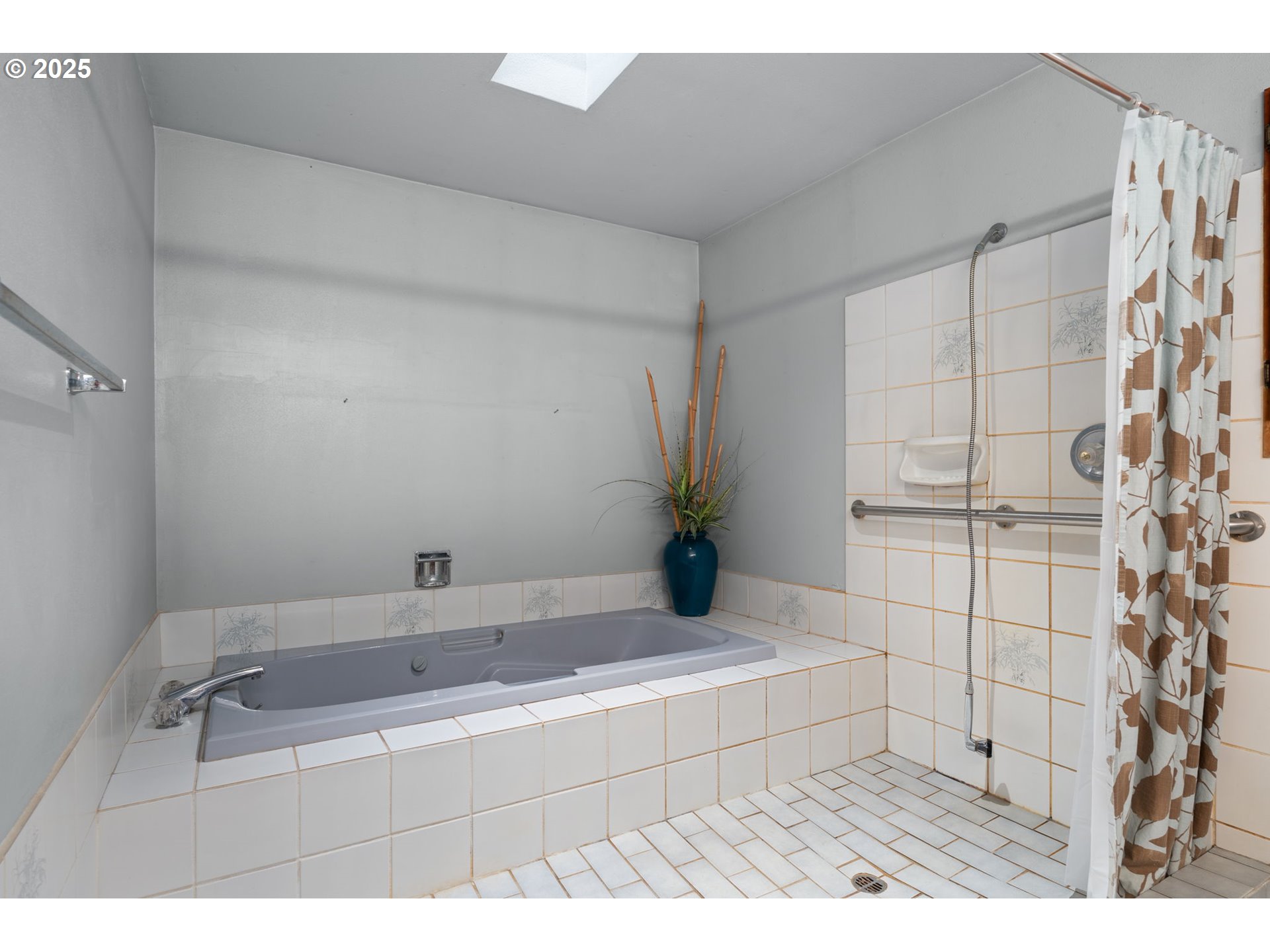 3990 Southwest Borland Road Tualatin, OR 97062 - Photo 11 of 11 a bathroom with a bathtub and shower
