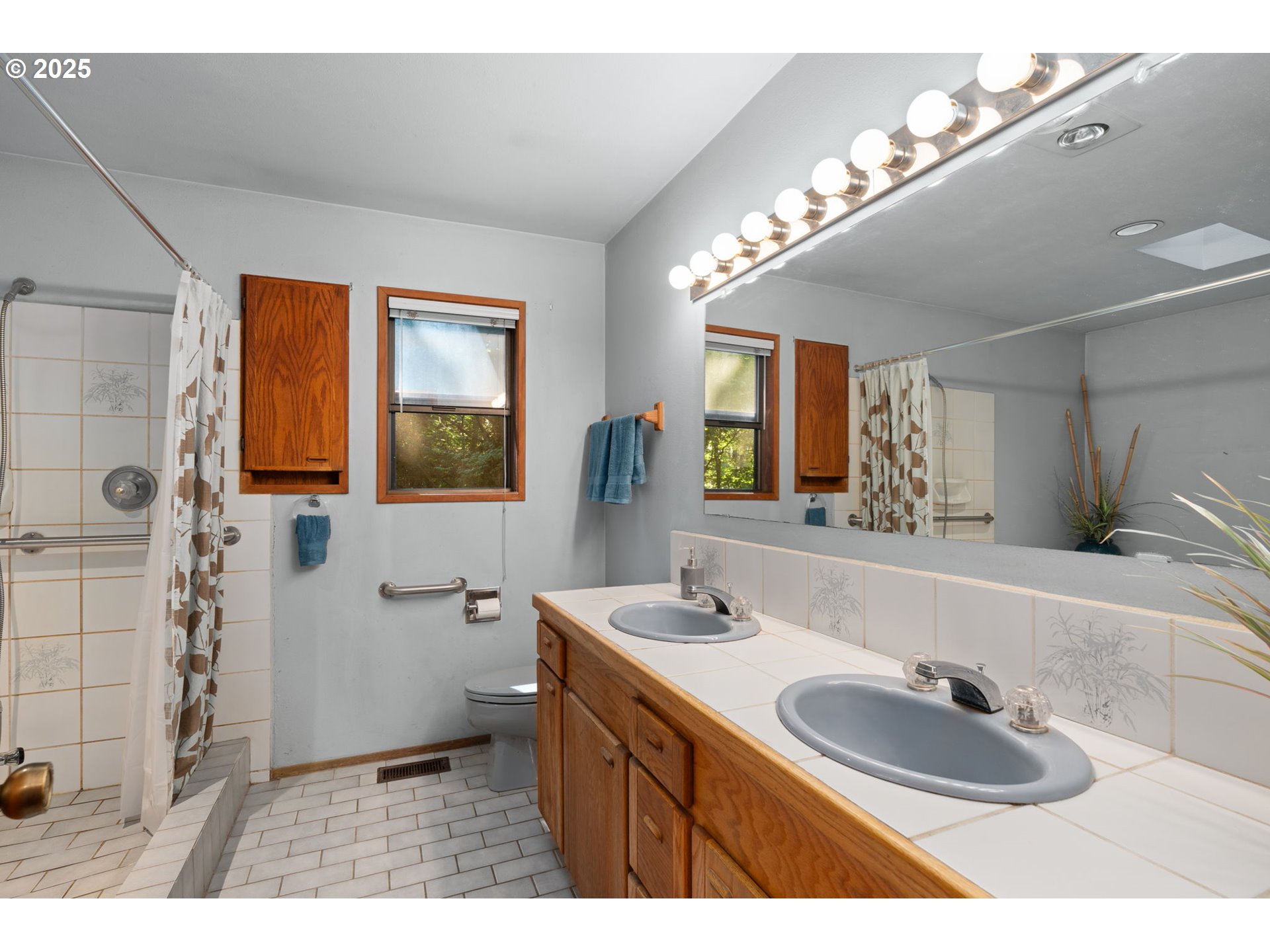 3990 Southwest Borland Road Tualatin, OR 97062 - Photo 8 of 11 a bathroom with a sink and a mirror