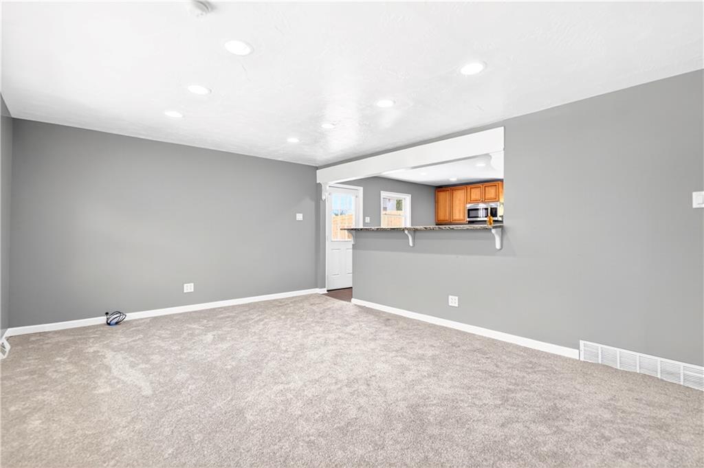 1590 Grange Road Charleroi, PA 15022 - Photo 4 of 38