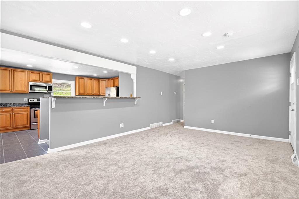 1590 Grange Road Charleroi, PA 15022 - Photo 5 of 38