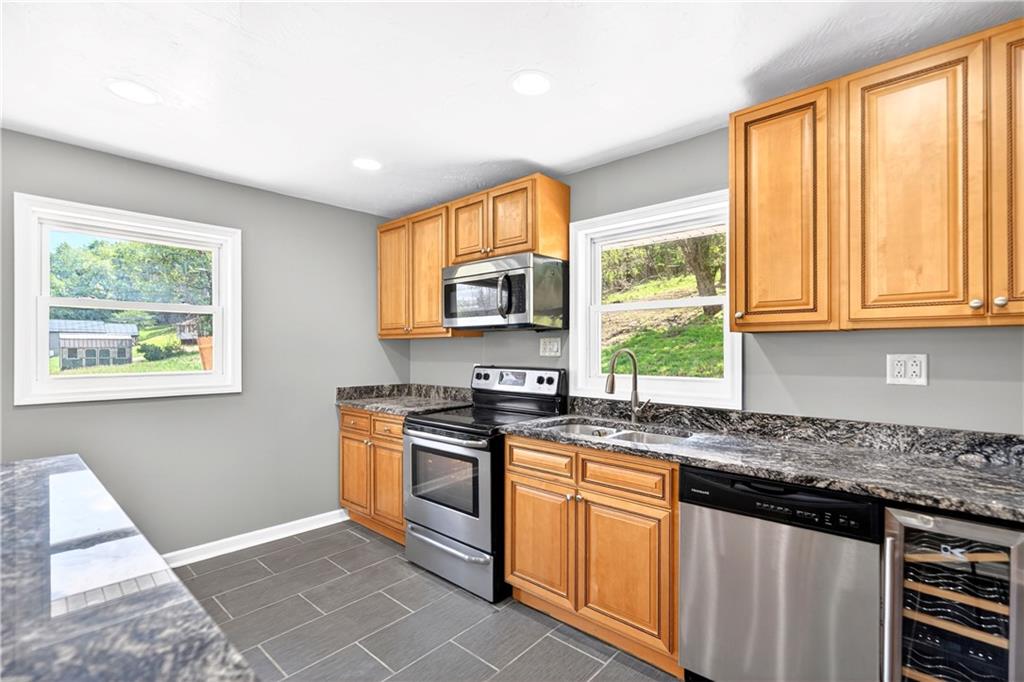 1590 Grange Road Charleroi, PA 15022 - Photo 9 of 38