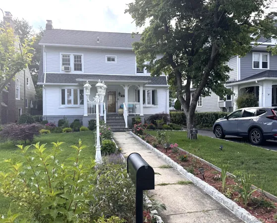 $899,000 | 36 Earle Place, New Rochelle, NY 10801
