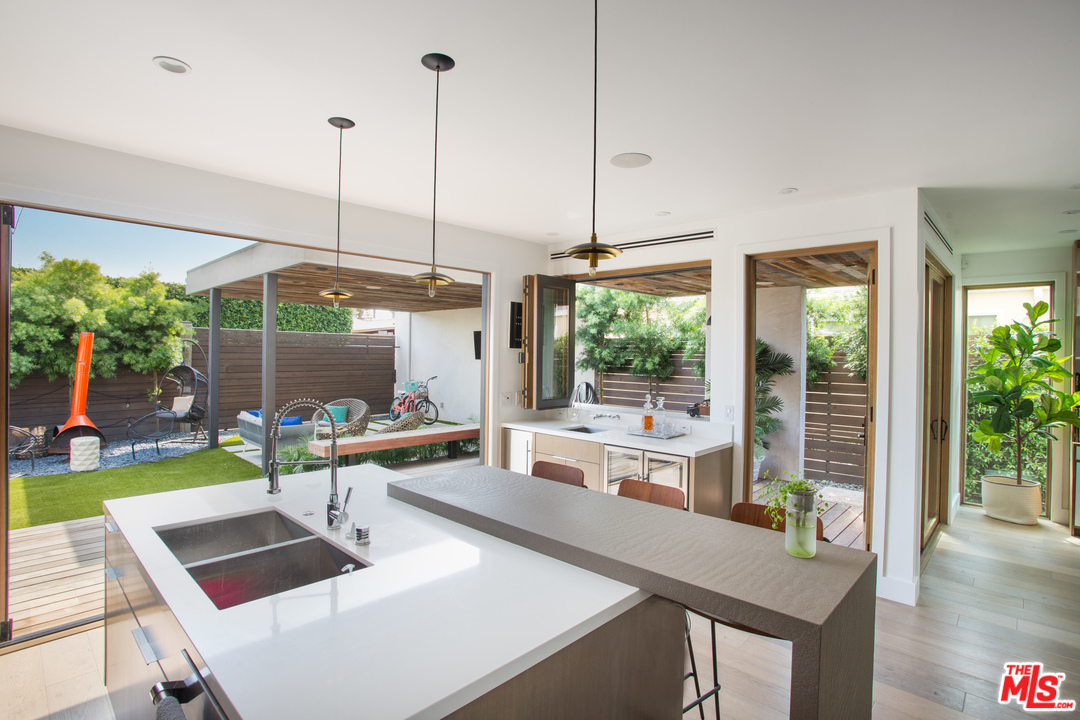 3108 Yale Avenue Venice, CA 90292 - Photo 15 of 46 a living room with furniture and a floor to ceiling window