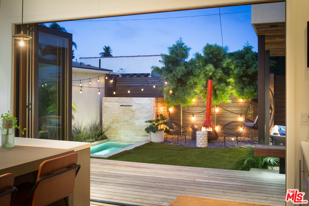 3108 Yale Avenue Venice, CA 90292 - Photo 41 of 46 a view of a house with a sink and yard