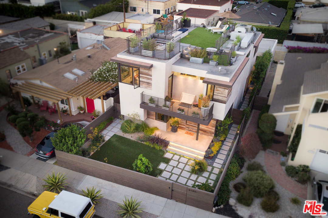 3108 Yale Avenue Venice, CA 90292 - Photo 43 of 46 an aerial view of multiple houses