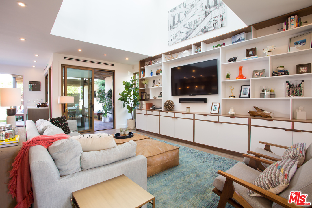 3108 Yale Avenue Venice, CA 90292 - Photo 9 of 46 a living room with furniture and a flat screen tv