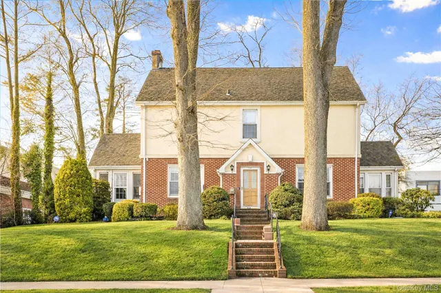 $1,998,888 | 33-26 162nd Street | Murray Hill - Flushing