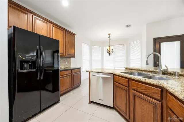 $2,500 | 3901 El Sendero Court, Mission, TX 78572