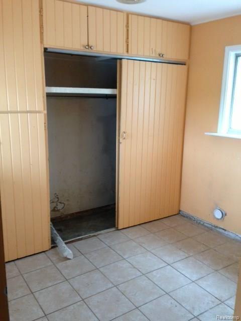 1640 County Farm Road Howell, MI 48843 - Photo 25 of 38 laundry room