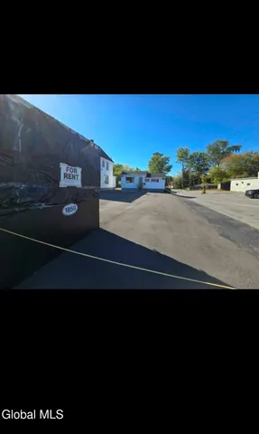 $3,700 | 1850 State Street, Schenectady, NY 12304