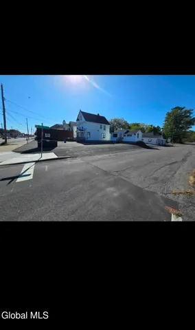 $3,700 | 1850 State Street, Schenectady, NY 12304