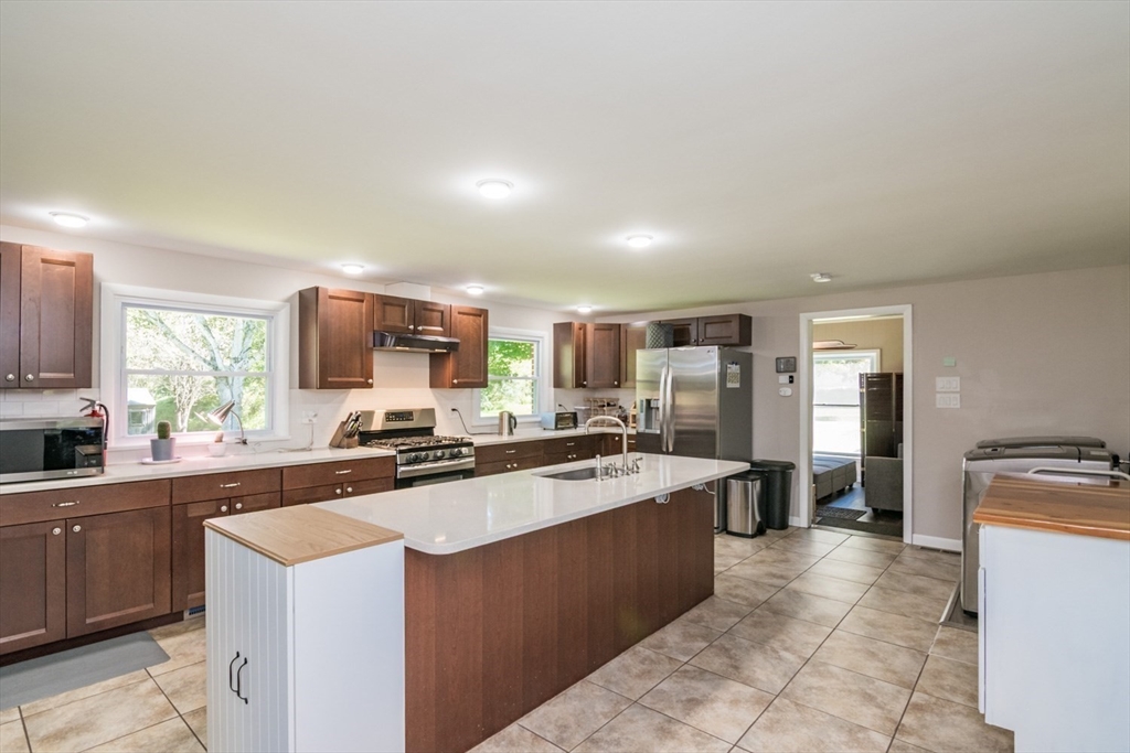 46 North Street Hatfield, MA 01038 - Photo 10 of 37