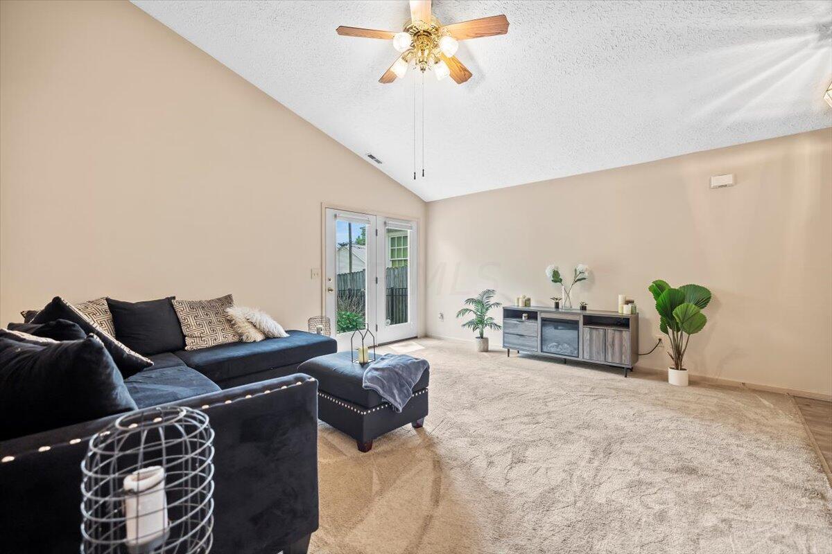 2533 Northwold Road Columbus, OH 43231 - Photo 8 of 25 08-Living Room