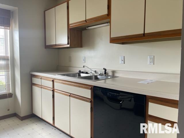 4427 Venetian Drive Springfield, IL 62703 - Photo 4 of 11