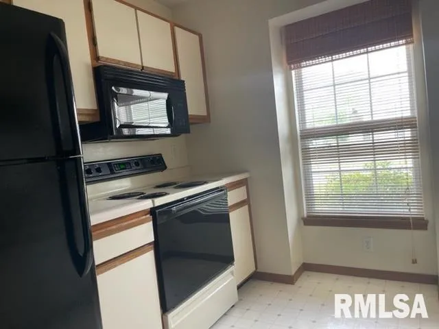 $1,400 | 4427 Venetian Drive, Springfield, IL 62703