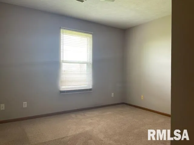 $1,400 | 4427 Venetian Drive, Springfield, IL 62703