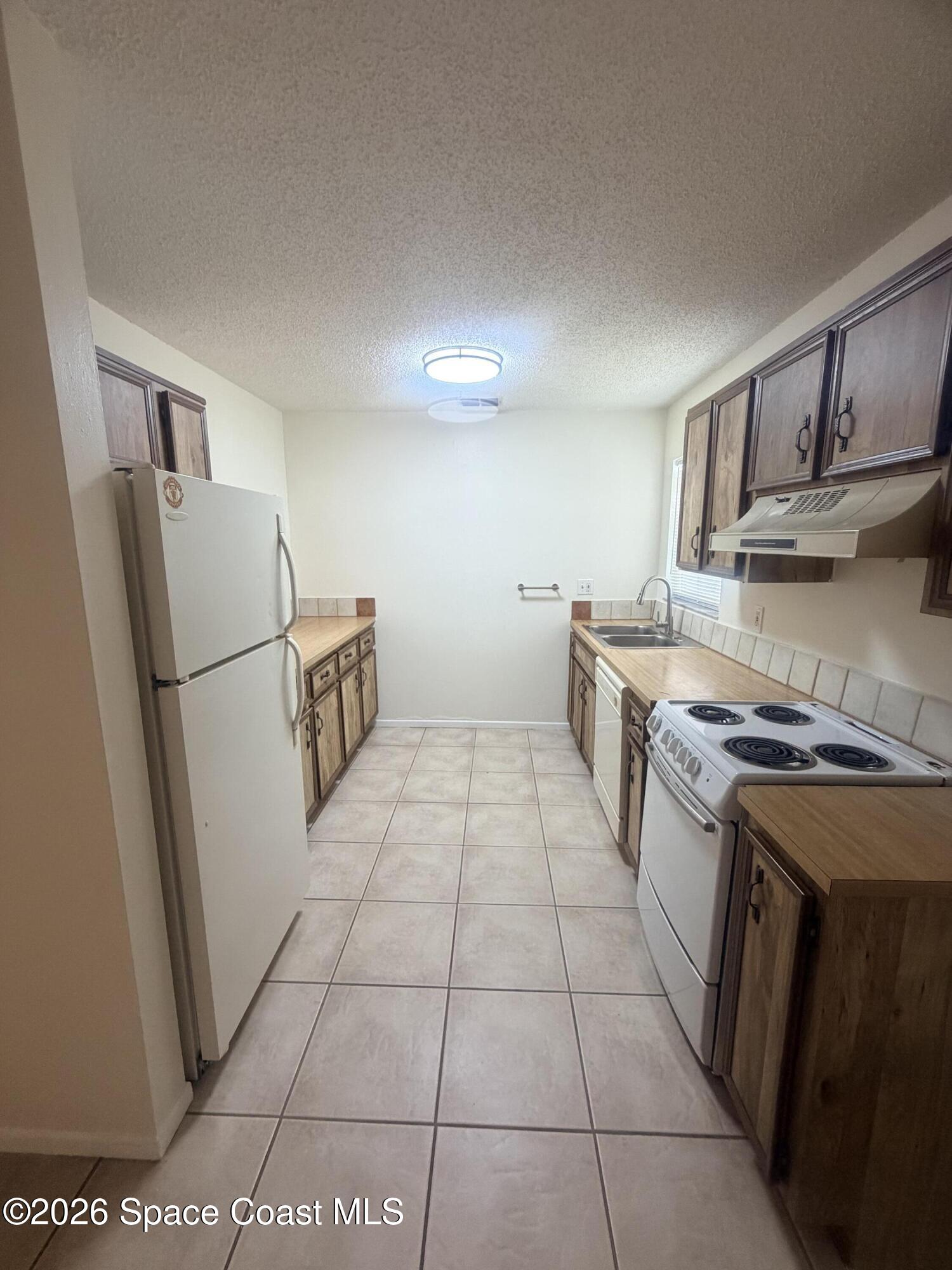 36 Elton Street, Unit B Melbourne, FL 32935 - Photo 5 of 13 Kitchen