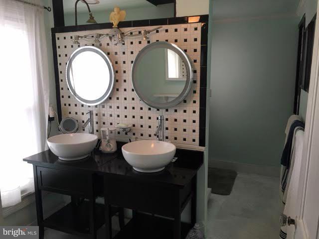 5003 River Road Hurlock, MD 21643 - Photo 24 of 30 Bath (Master)