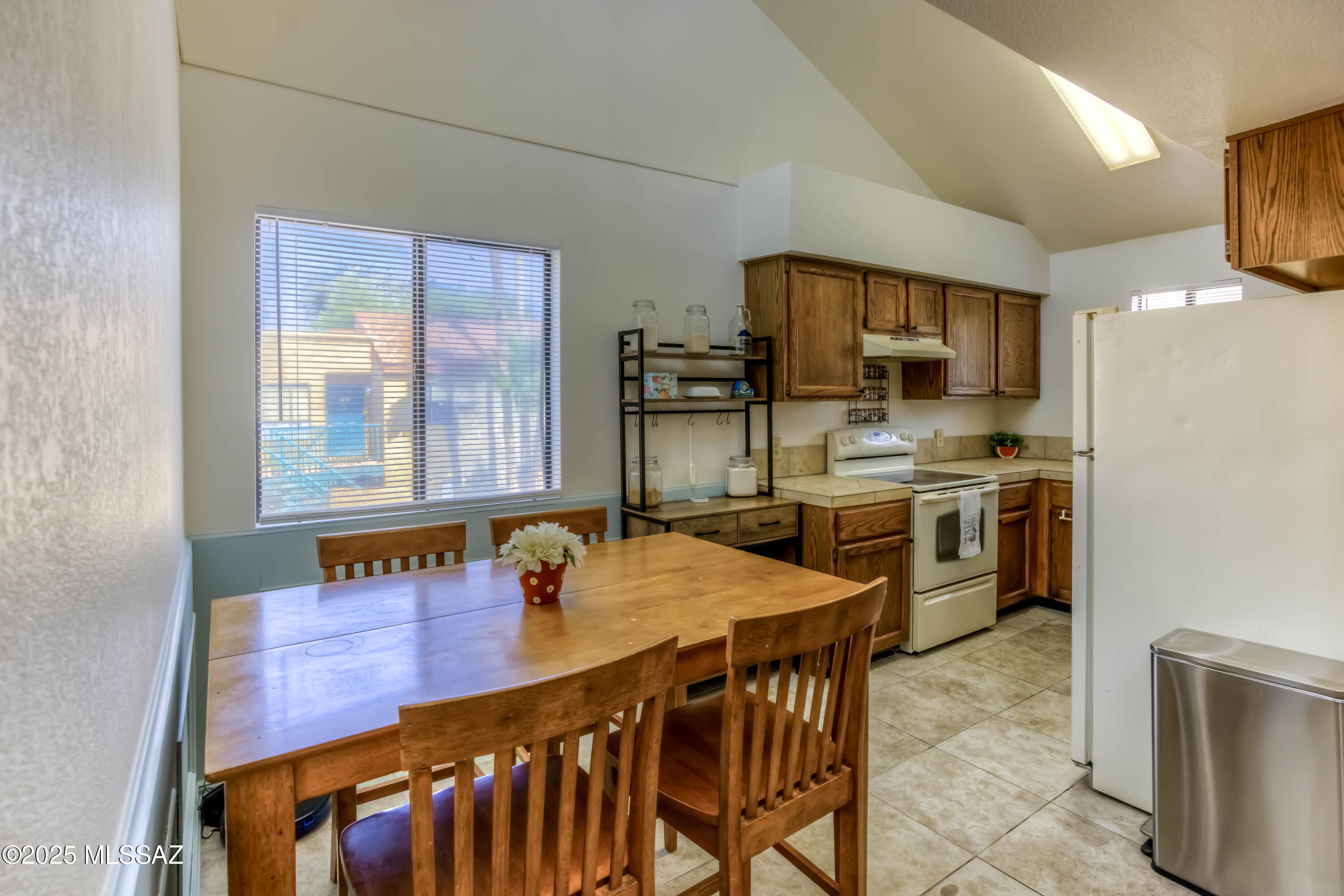 3690 North Country Club Road, Unit 1010 Tucson, AZ 85716 - Photo 4 of 21 8 Dining photo a