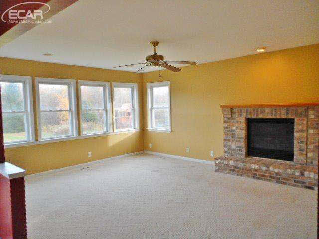 4137 East Carpenter Road Flint, MI 48506 - Photo 8 of 26 20452965-7.JPG