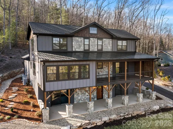 $1,250,000 | 3 Erin Glen Court, Fairview, NC 28730
