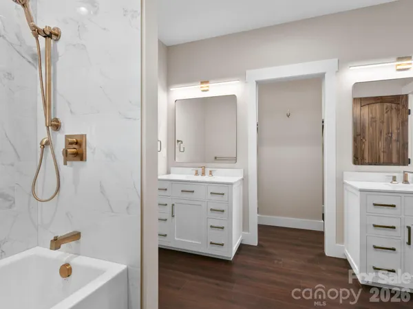 $1,250,000 | 3 Erin Glen Court, Fairview, NC 28730