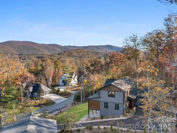 $1,250,000 | 3 Erin Glen Court, Fairview, NC 28730