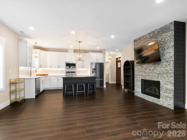 $1,250,000 | 3 Erin Glen Court, Fairview, NC 28730