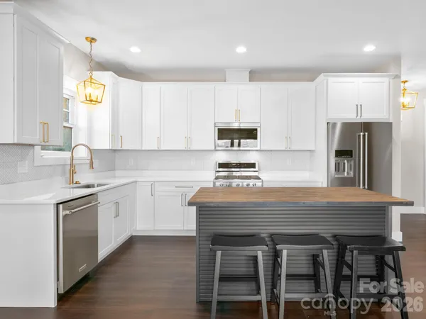 $1,250,000 | 3 Erin Glen Court, Fairview, NC 28730
