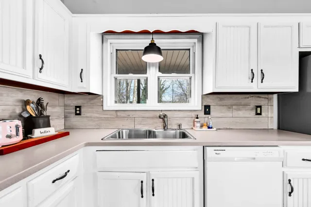 $299,900 | 448 Mallard Drive, Dover, TN 37058