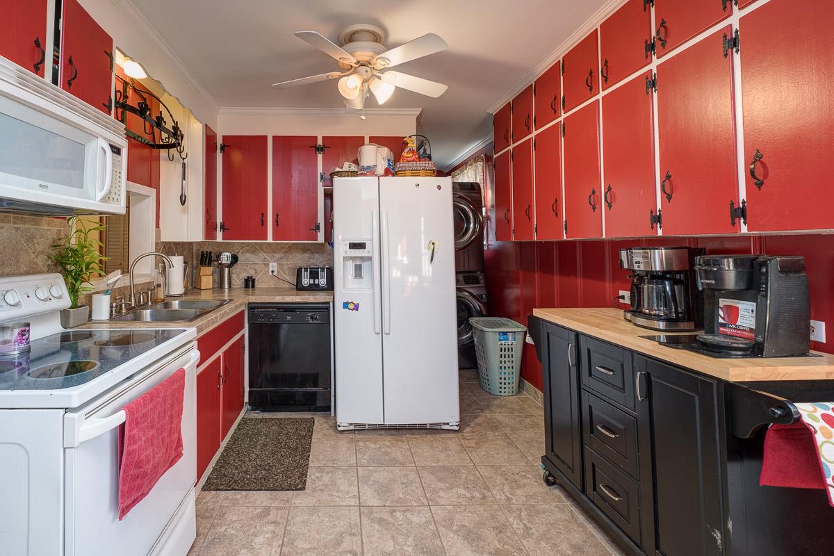 7187 Bahne Road Fairview, TN 37062 - Photo 11 of 30 a kitchen with stainless steel appliances granite countertop a sink a stove and a refrigerator