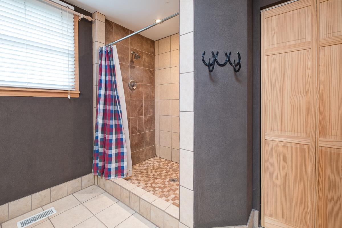 7187 Bahne Road Fairview, TN 37062 - Photo 20 of 30 a bathroom with a shower