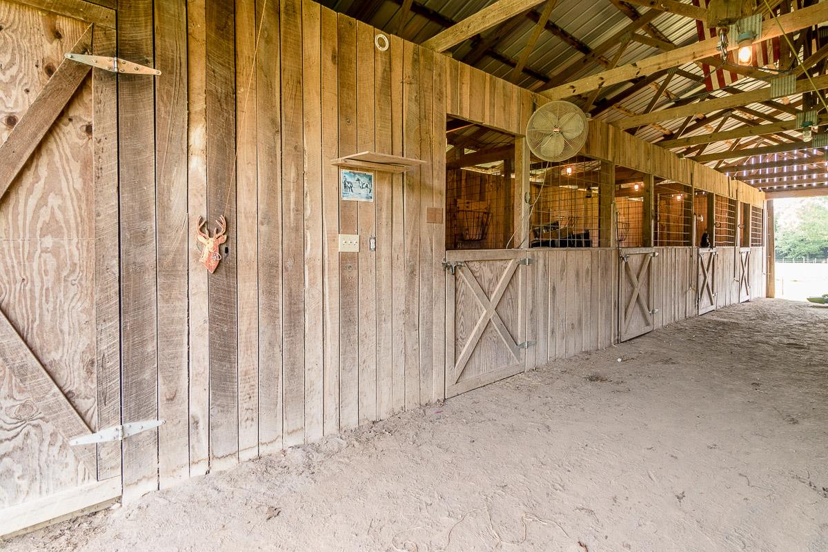 7187 Bahne Road Fairview, TN 37062 - Photo 29 of 30 a view of a garage