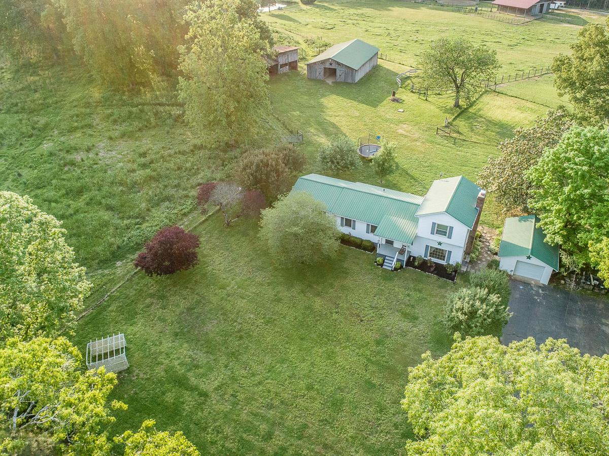 7187 Bahne Road Fairview, TN 37062 - Photo 30 of 30 a garden view with a fountain