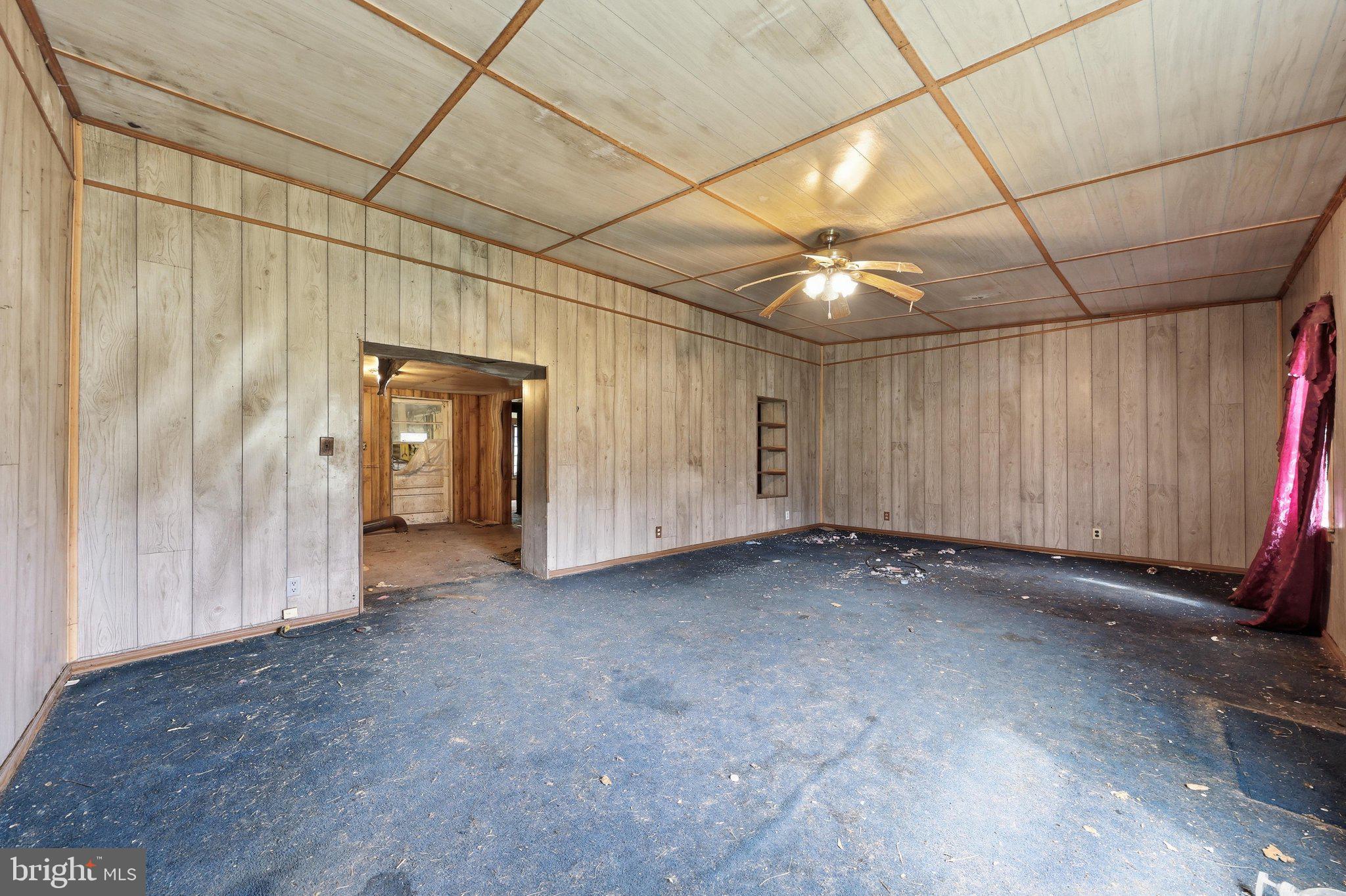 14417 Ridenour Road Smithsburg, MD 21783 - Photo 6 of 41 Living Room