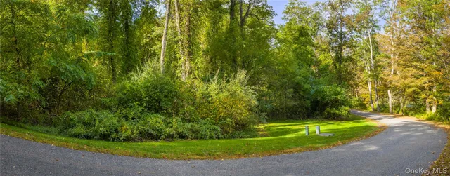 a view of an outdoor space