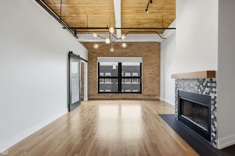 $489,000 | 1728 North Damen Avenue, Unit 309, Chicago, IL 60647